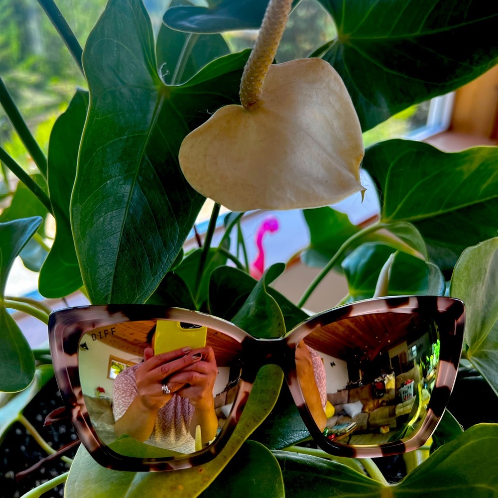 Diff Eyewear Becky II in cream/pink tortoise and mirrored pink lenses